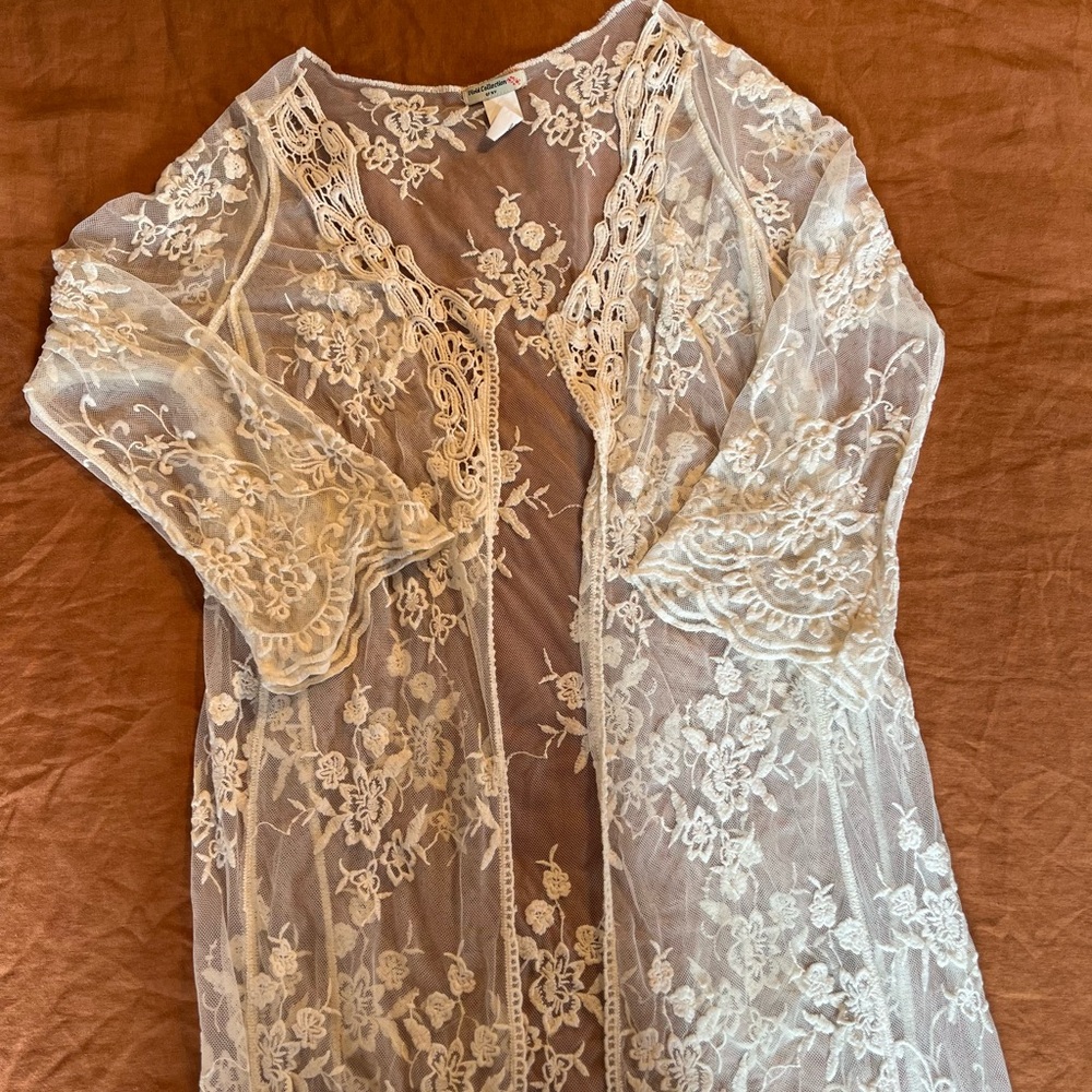 Vici Cream Lace Robe - Picture 5 of 5